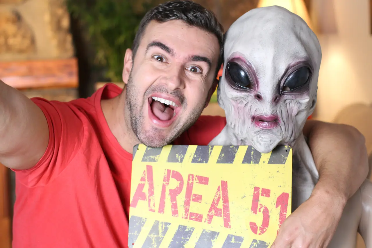 Area 51 alien selfie illustration